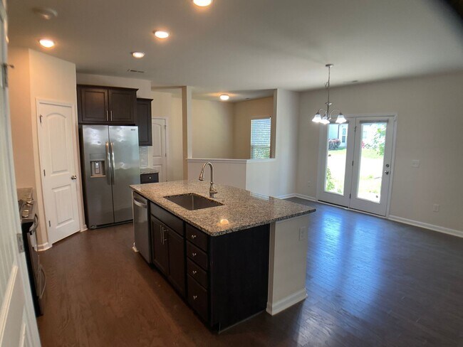 Building Photo - 4 Bed, 3 Bath in Desirable Apex