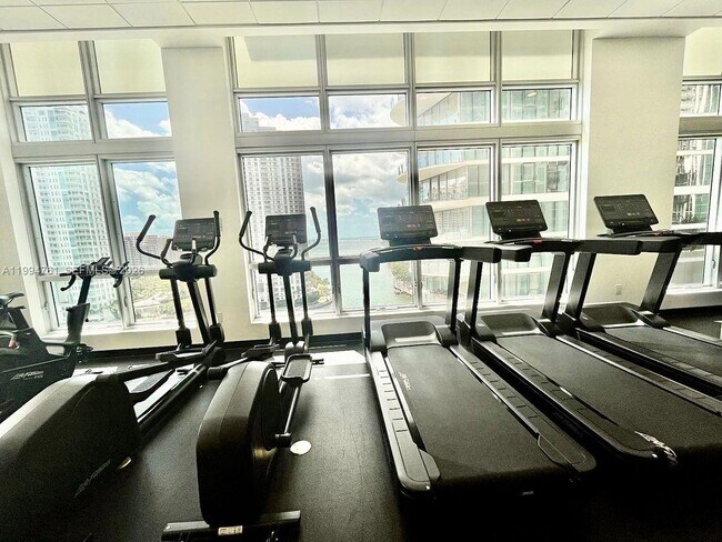 Building Photo - 300 S Biscayne Blvd