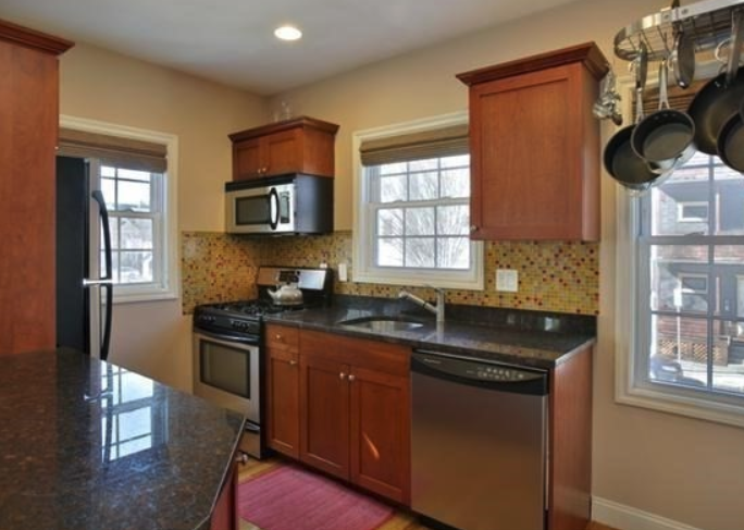 Primary Photo - 280 River St