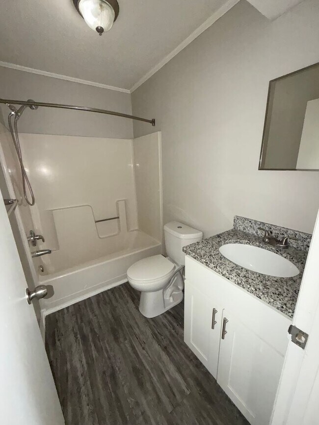 Building Photo - Oxford-2 Bedrooms