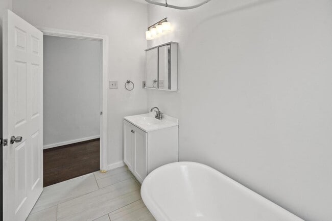 Building Photo - 2210 Busse St