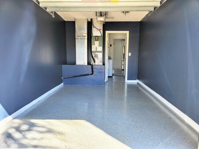 Building Photo - 14576 Sunset Pine Dr