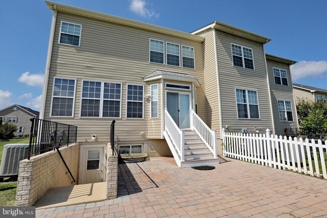 Building Photo - 1028 Llano Dr