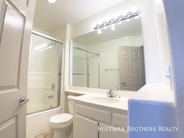 Building Photo - 10133 Tabor St