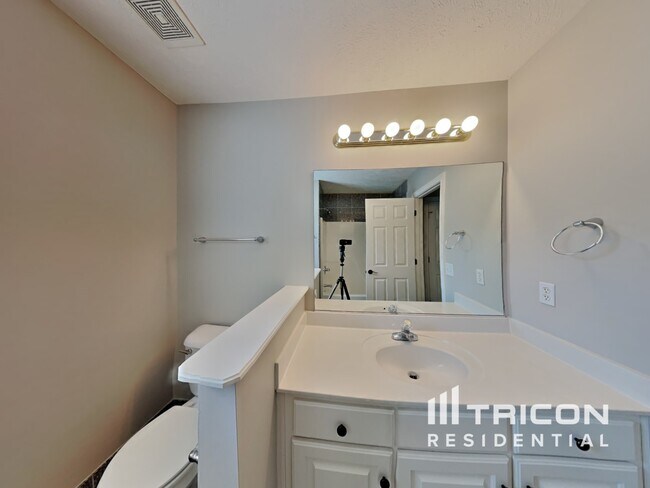 Building Photo - 105 Crooked Creek Ct
