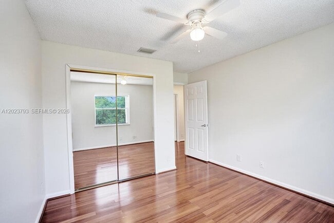 Building Photo - 21461 Sawmill Ct
