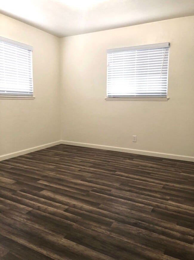 Building Photo - Turlock Charmer newly remodeled