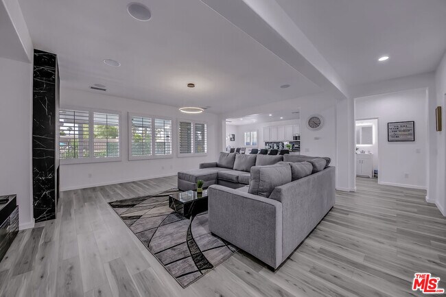 Building Photo - 82580 Yeager Way