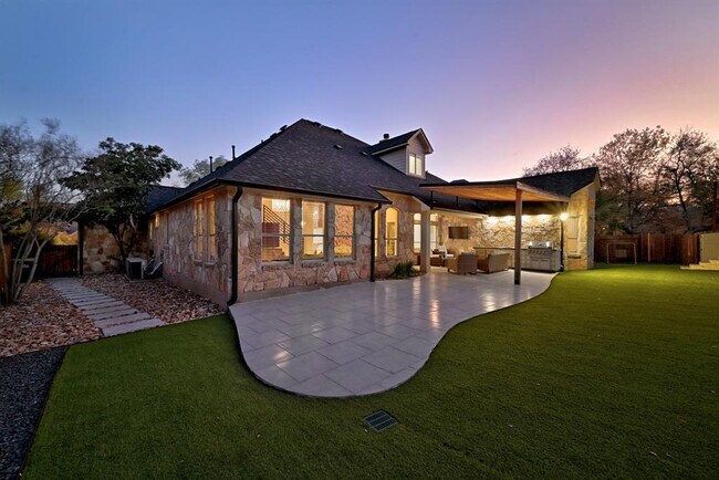 Building Photo - 131 Eaton Ln