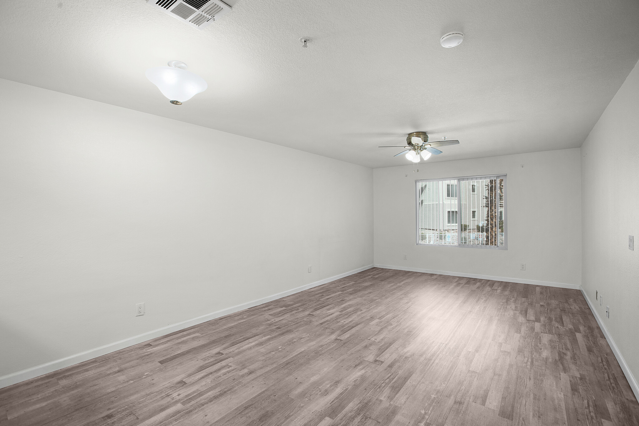 Open living space - 2076 Mesquite Ln