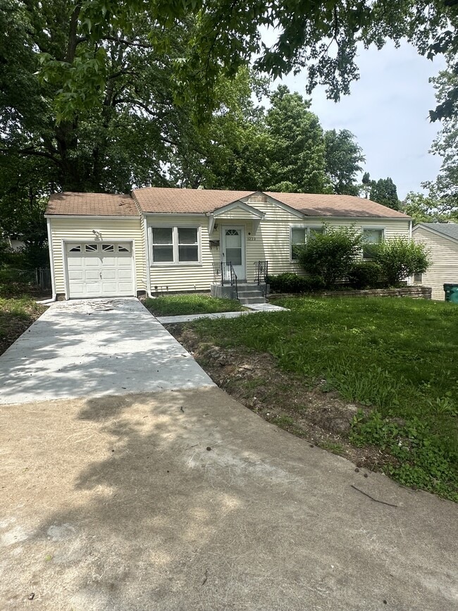 Primary Photo - 1223 Bakewell Dr
