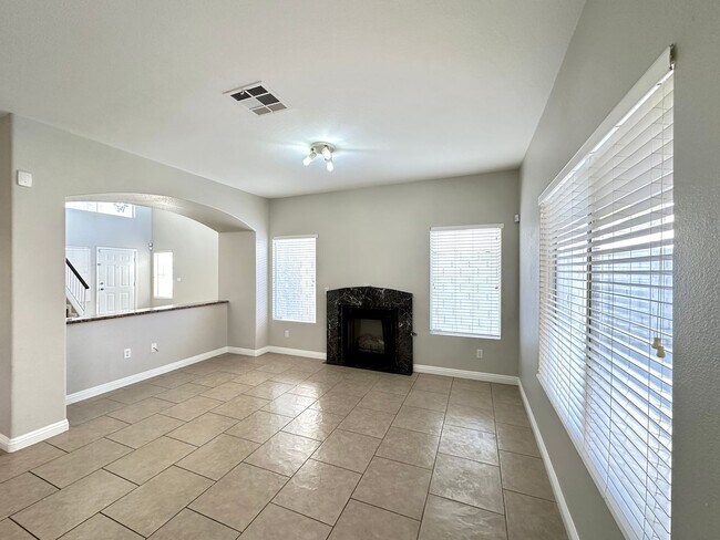 Building Photo - Buffalo Twain