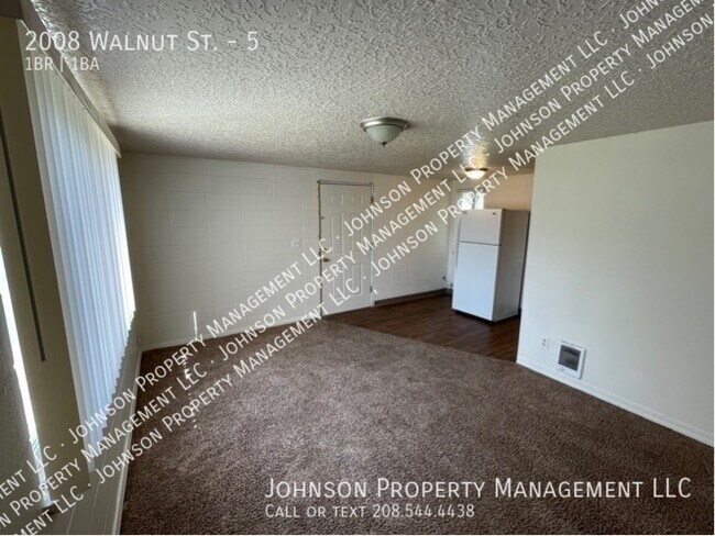 Building Photo - 2008 Walnut St