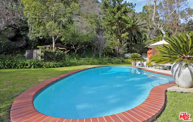 Building Photo - 2673 Mandeville Canyon Rd