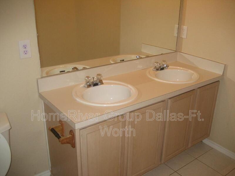 Building Photo - 2304 Hampton Dr