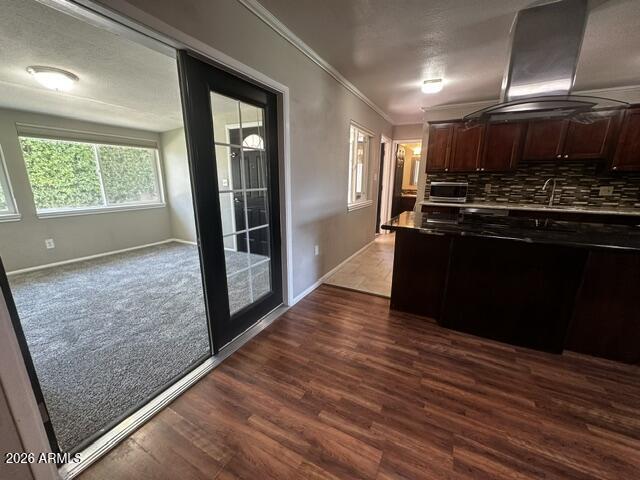Building Photo - 8737 E Jackrabbit Rd