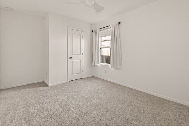 Building Photo - 6915 Lilac Vine Ln