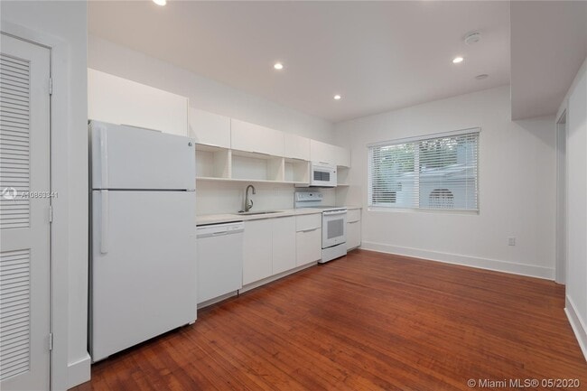 Building Photo - 3669 Poinciana Ave