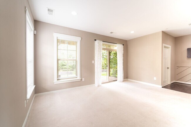 Building Photo - 10225 Hilltop Ascent Dr