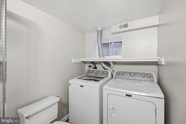 Building Photo - 4844 S 28th St