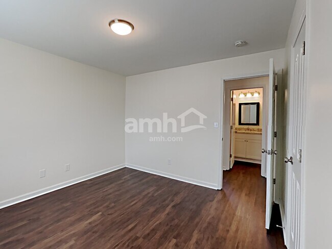 Building Photo - 4204 Birch Dr