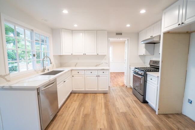 Building Photo - 920 Stewarton Way