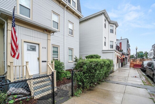 Building Photo - 928 Dorchester Ave