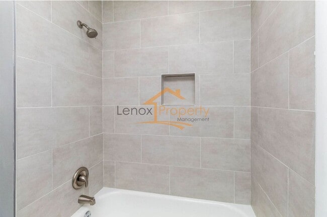 Building Photo - Beautiful Ranch In Plymouth 1 MONTH FREE RENT!!