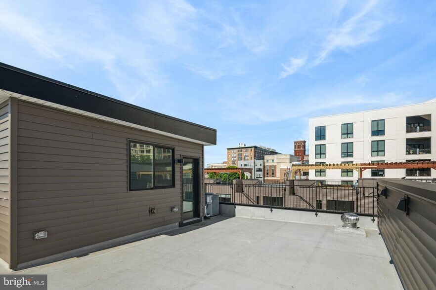 Building Photo - 670 N 13th St