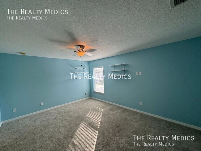 Building Photo - 1328 Karok St