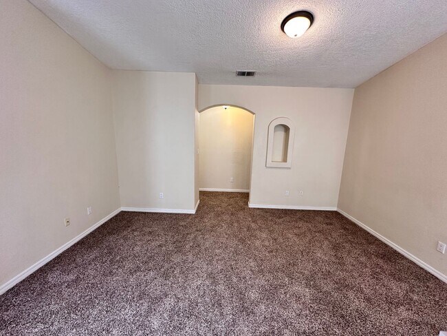 Building Photo - 3 Bedroom 2 Bathroom 2 Car Garage