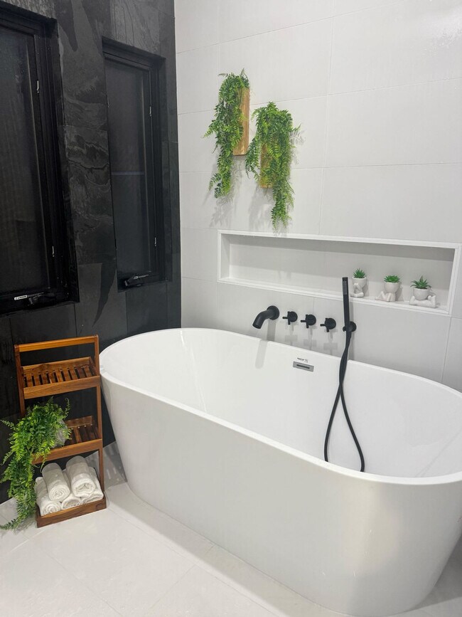 Building Photo - 25 N Rose Blvd