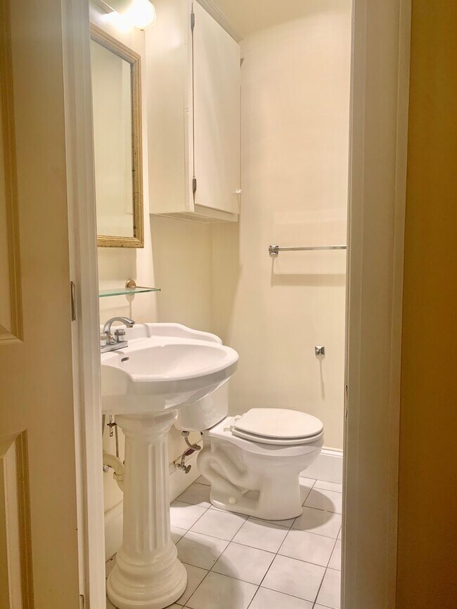 Building Photo - 405 N Madison St