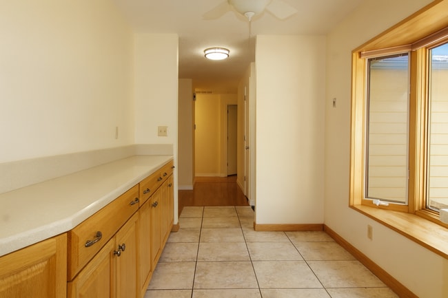 Building Photo - Spacious SW Bend Home on Nearly Half an Ac...