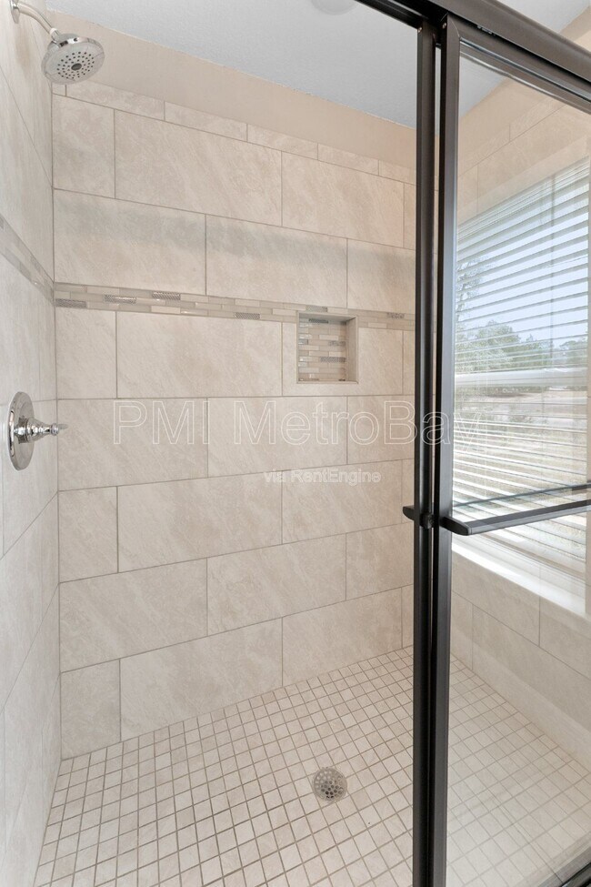 Building Photo - 9461 N Sandree Dr