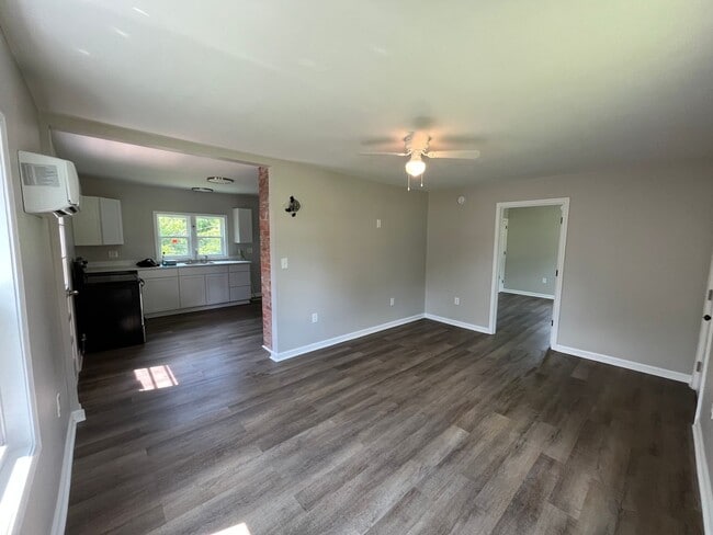 Building Photo - 2 Bedroom Home in Harrodsburg!