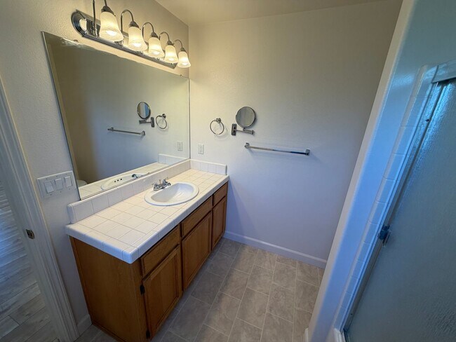 Building Photo - Downtown Templeton (3/2) - Must See!!
