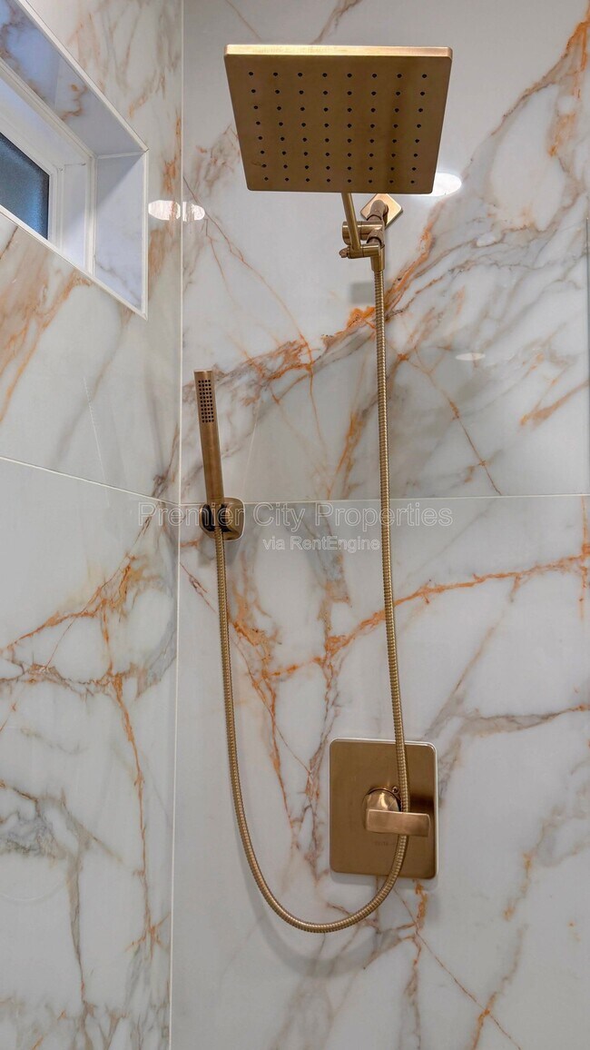 Building Photo - 240 Mcgregor Ave