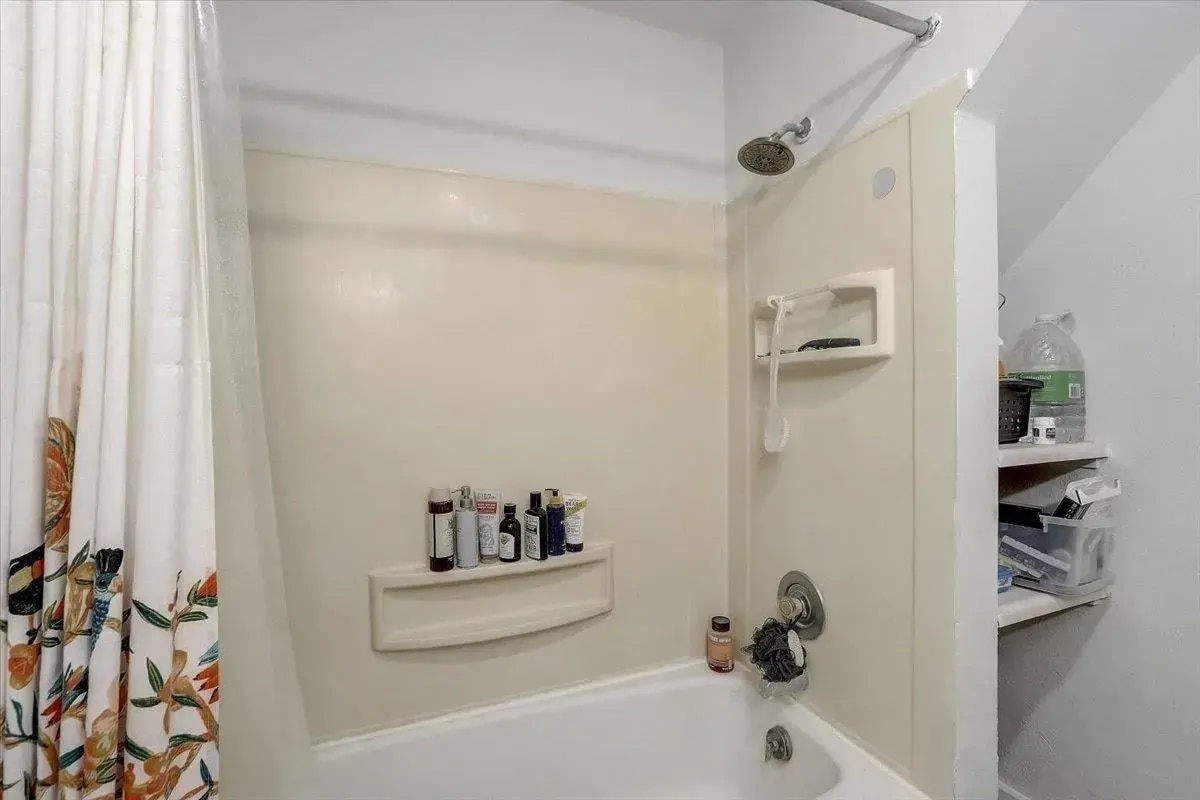 Building Photo - 2214 Winnebago St