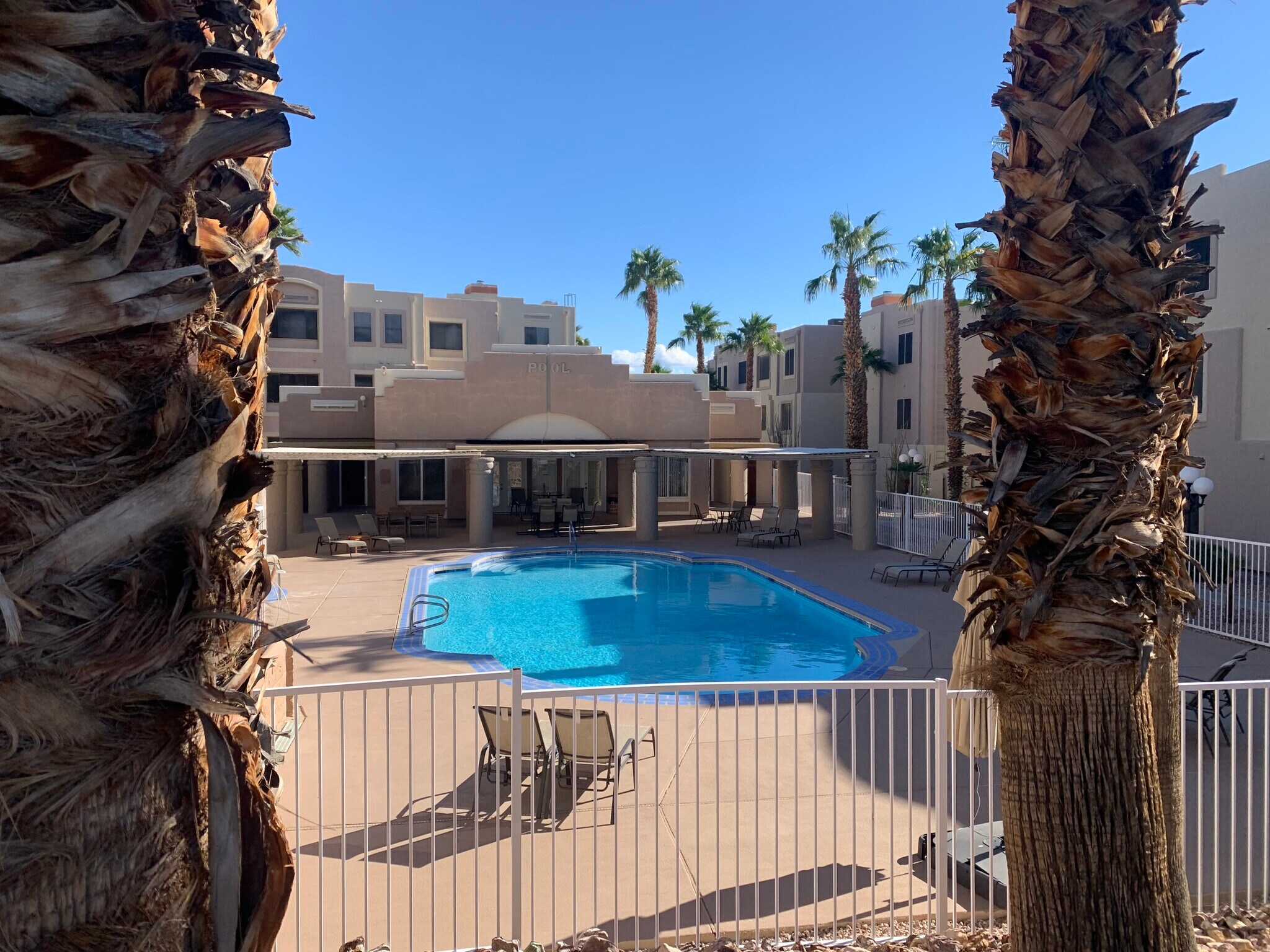 community pool - 2008 Mesquite Ln