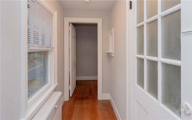 Building Photo - 118 Ruggles Ave