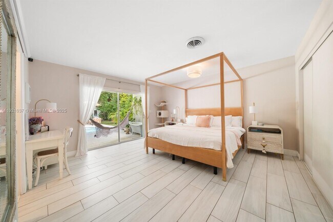 Building Photo - 341 Island Dr