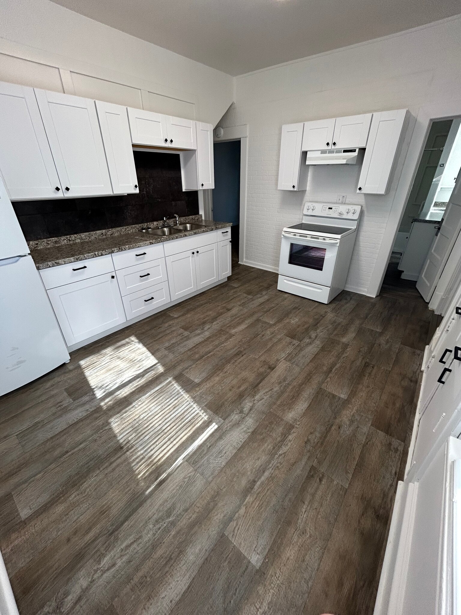 Building Photo - 800 6th Ave N