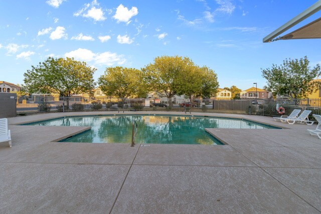 Building Photo - 470 N 168th Ln