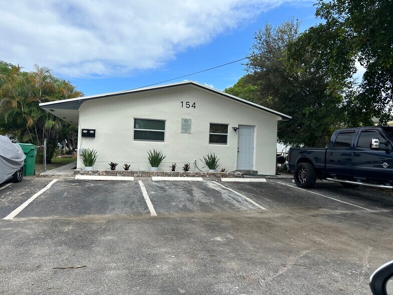 Building Photo - 154 NW 14th Way