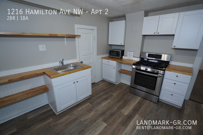 Building Photo - Updated 2-Bed, 1-Bath – First Month $775 Rent