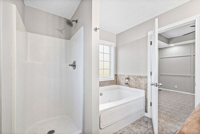 Building Photo - Pet Friendly Three Bedroom!