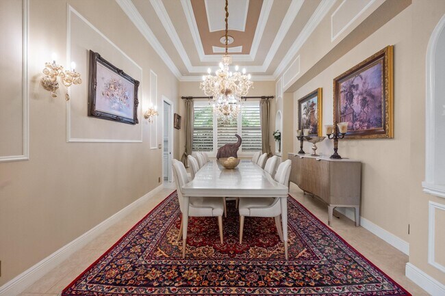Building Photo - 10771 Versailles Blvd