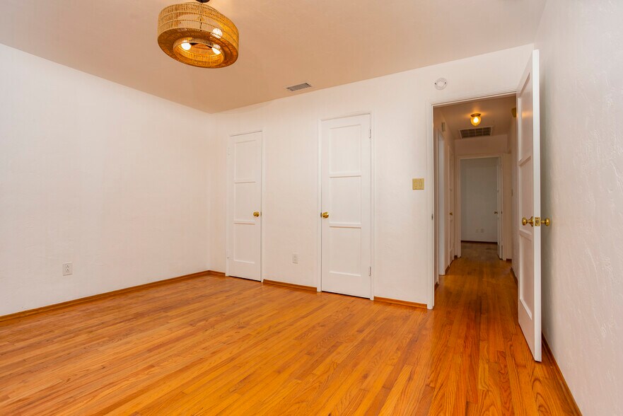 Building Photo - 634 Tarento Dr