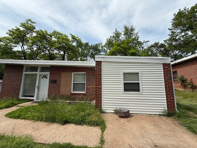 Primary Photo - 7371 Wayne Ave